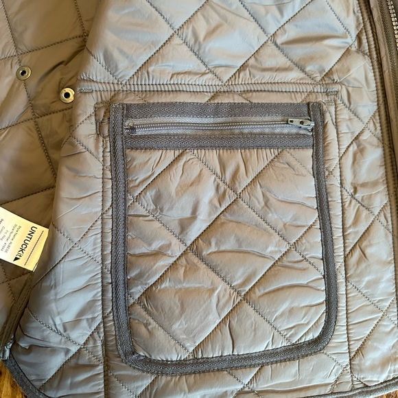 UNTUCKit | “Albese” Wool Blend Quilted Vest, Gray - Picture 6 of 9